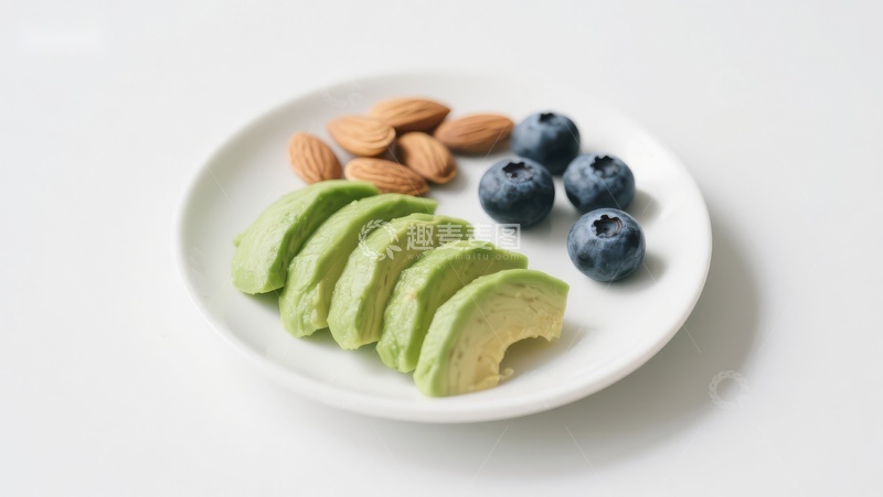 高清大图下载【趣麦麦图】切片牛油果、蓝莓与杏仁的健康搭配