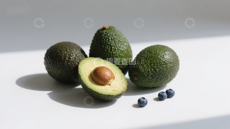 高清大图下载【趣麦麦图】新鲜牛油果与蓝莓的静物组合