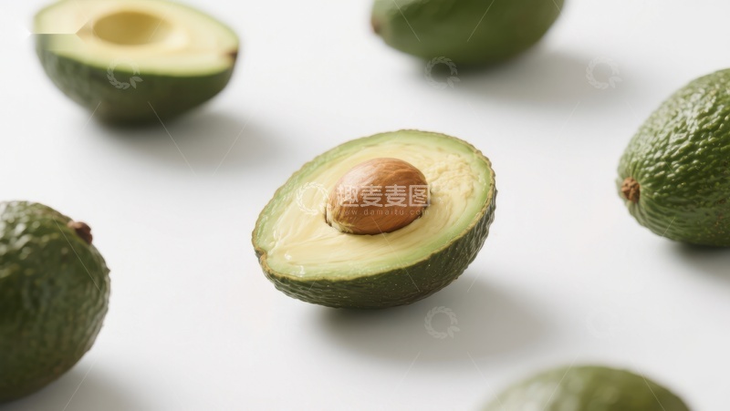 高清大图下载【趣麦麦图】新鲜牛油果切半展示