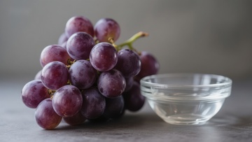 葡萄与小碗静物组合