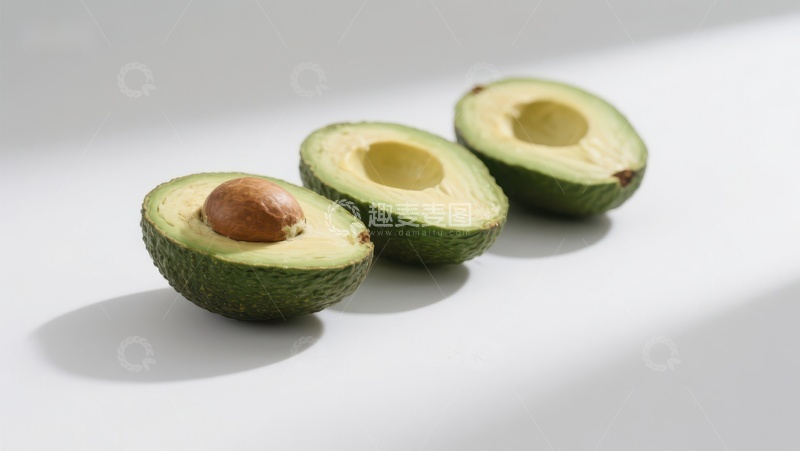 高清大图下载【趣麦麦图】新鲜切开的鳄梨展示