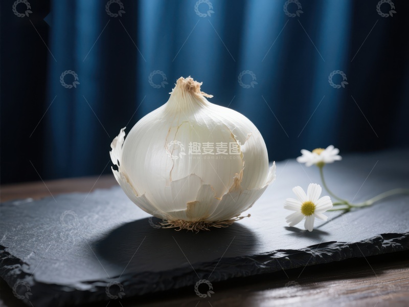 高清大图下载【趣麦麦图】大蒜与雏菊的静物组合