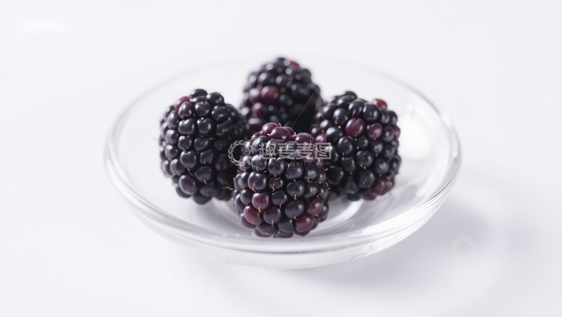 高清大图下载【趣麦麦图】透明碗中的新鲜黑莓