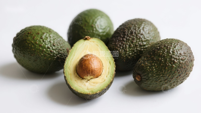 高清大图下载【趣麦麦图】新鲜牛油果，一个切开展示果核
