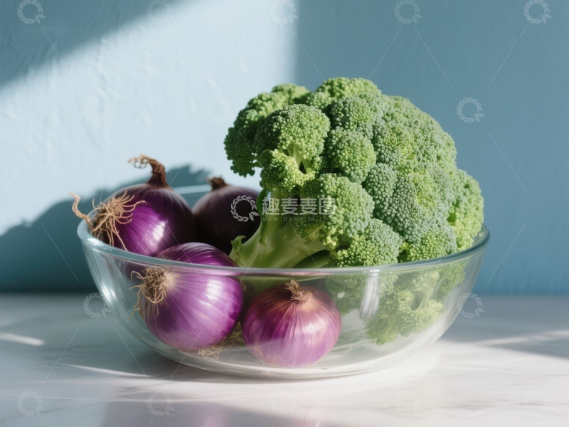 高清大图下载【趣麦麦图】透明碗中的西兰花与洋葱