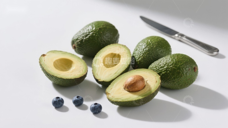 高清大图下载【趣麦麦图】新鲜牛油果与蓝莓的静物组合