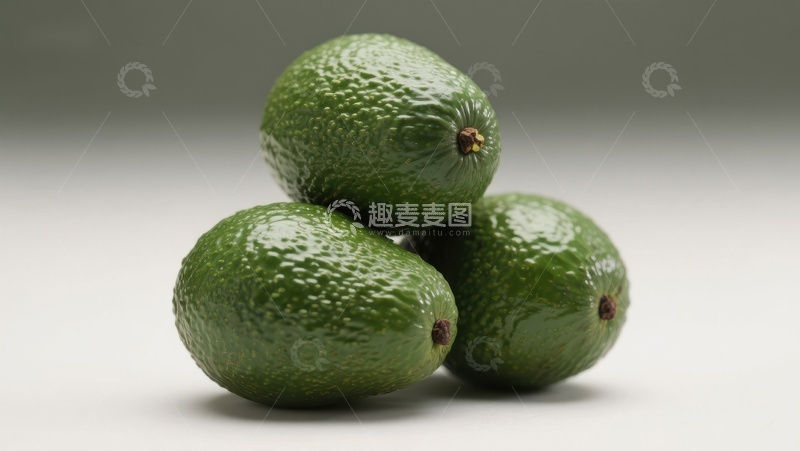 高清大图下载【趣麦麦图】三个叠放的牛油果