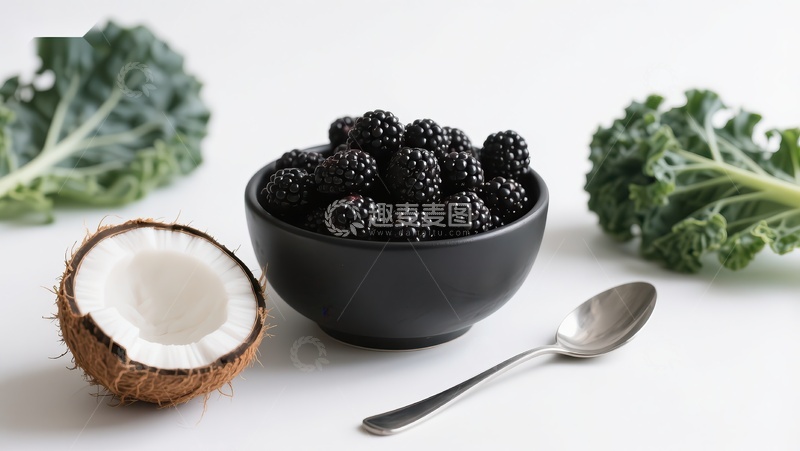 高清大图下载【趣麦麦图】黑莓椰子与羽衣甘蓝的健康组合