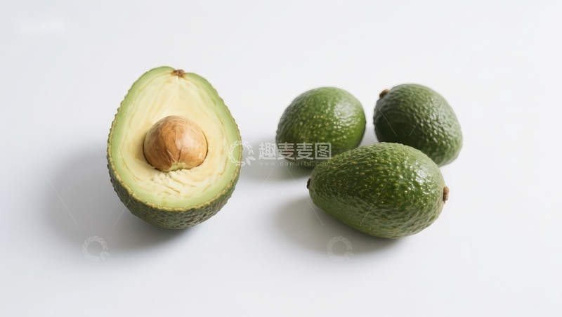 高清大图下载【趣麦麦图】新鲜牛油果，一半切开展示果核