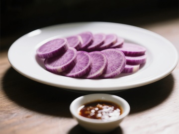 紫色萝卜切片配蘸料
