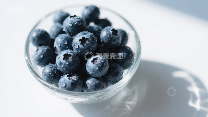 高清大图下载【趣麦麦图】透明碗中的新鲜蓝莓