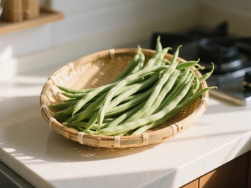 竹篮中的新鲜四季豆