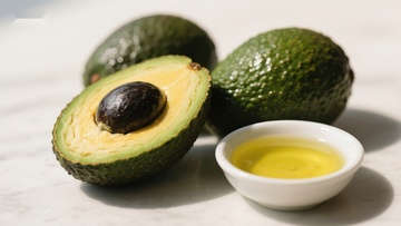 新鲜牛油果与果油展示