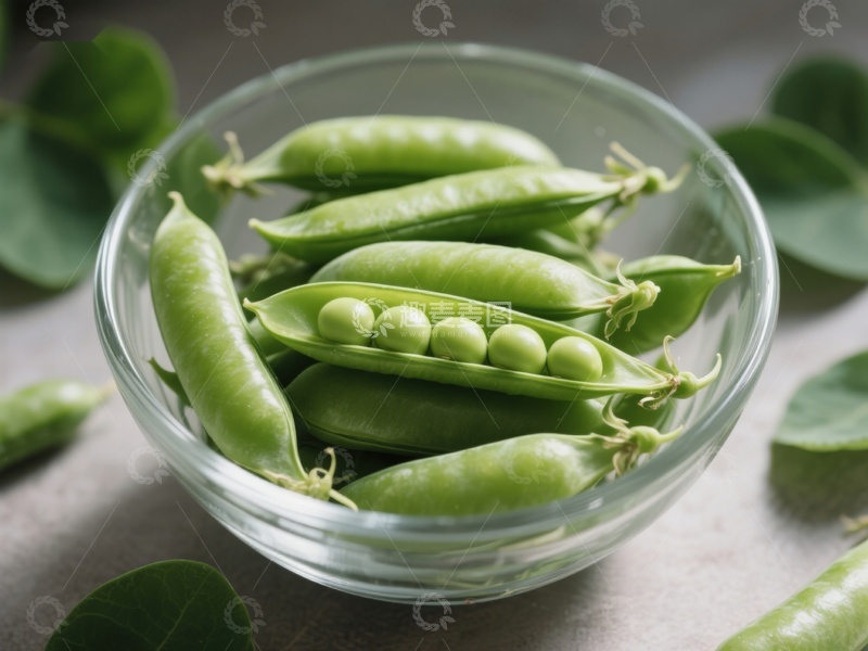 高清大图下载【趣麦麦图】新鲜豌豆荚置于透明碗中