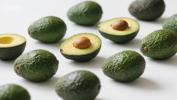 新鲜牛油果展示