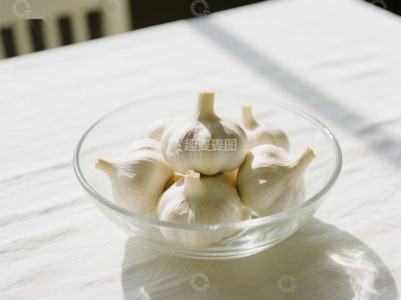 高清大图下载【趣麦麦图】透明碗中的几瓣大蒜