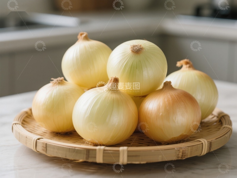 高清大图下载【趣麦麦图】新鲜洋葱置于竹盘中