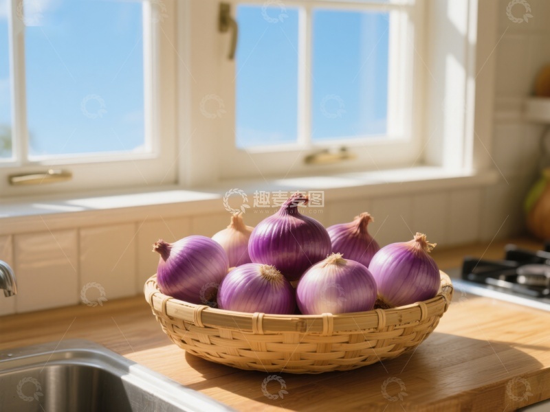 高清大图下载【趣麦麦图】厨房窗边的洋葱篮