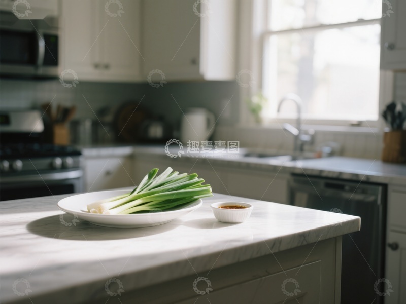 高清大图下载【趣麦麦图】厨房台面上的青葱与小碟