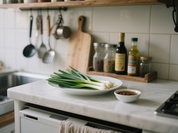 厨房台面的青葱与调味品
