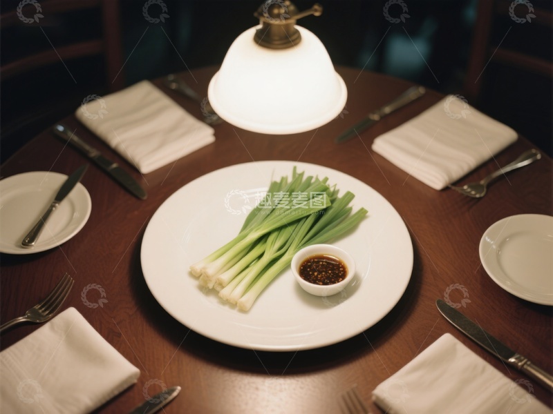 高清大图下载【趣麦麦图】餐桌上的葱与酱碟