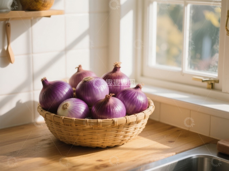 高清大图下载【趣麦麦图】厨房窗边的洋葱篮