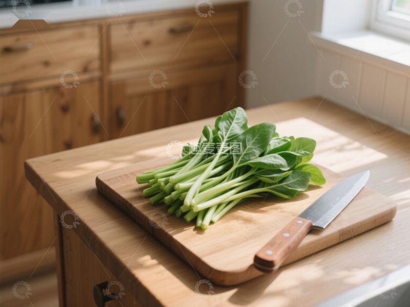高清大图下载【趣麦麦图】新鲜青菜置于木质砧板上
