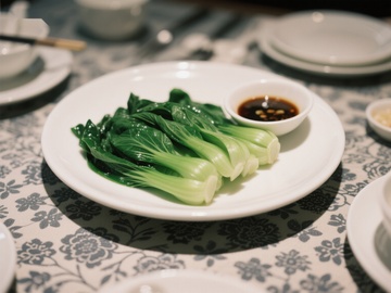 清炒时蔬配酱油碟
