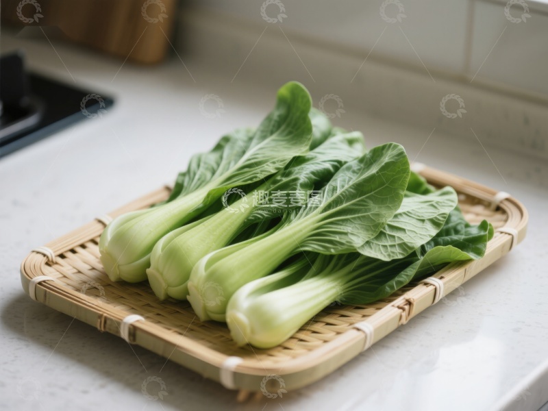 高清大图下载【趣麦麦图】新鲜青菜置于竹制托盘上