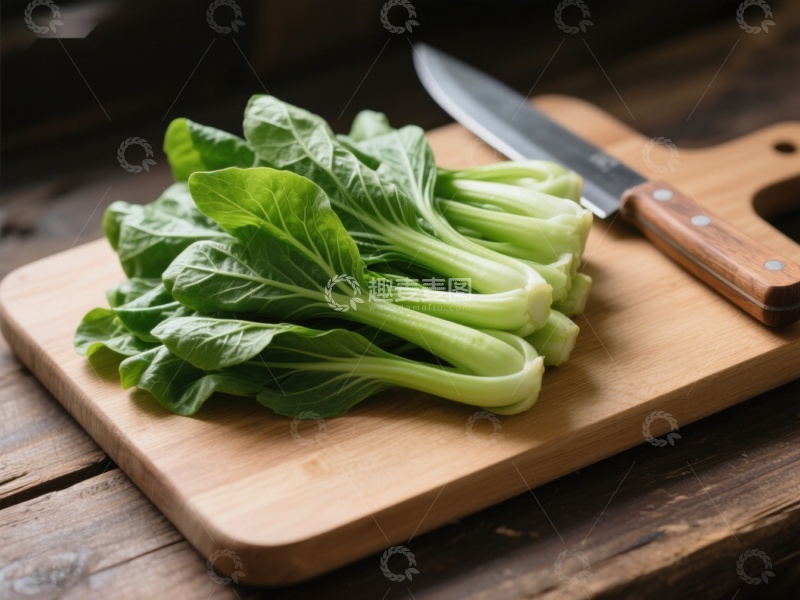 高清大图下载【趣麦麦图】新鲜青菜置于木制砧板上