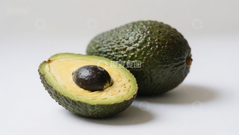 高清大图下载【趣麦麦图】新鲜牛油果切半展示