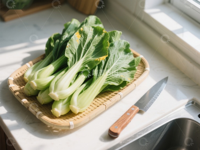 高清大图下载【趣麦麦图】新鲜青菜置于竹篮旁配刀具