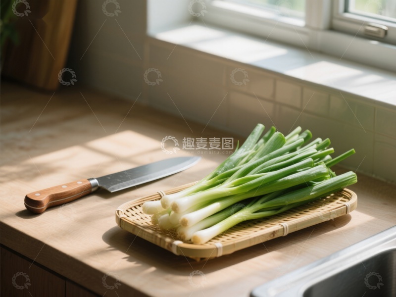 高清大图下载【趣麦麦图】厨房窗边的葱与刀具