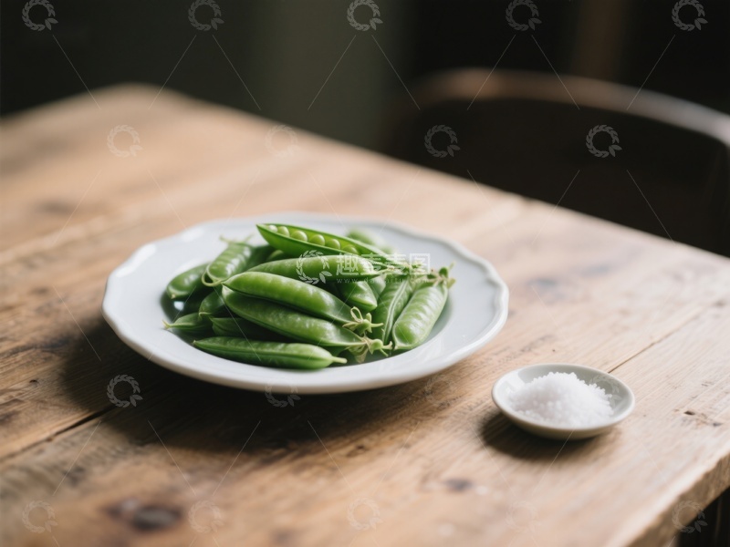高清大图下载【趣麦麦图】新鲜豌豆荚与盐粒静物图