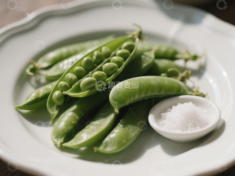 高清大图下载【趣麦麦图】新鲜豌豆荚与盐粒