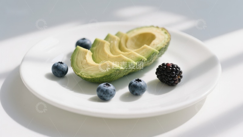 高清大图下载【趣麦麦图】切片牛油果与浆果的清新组合