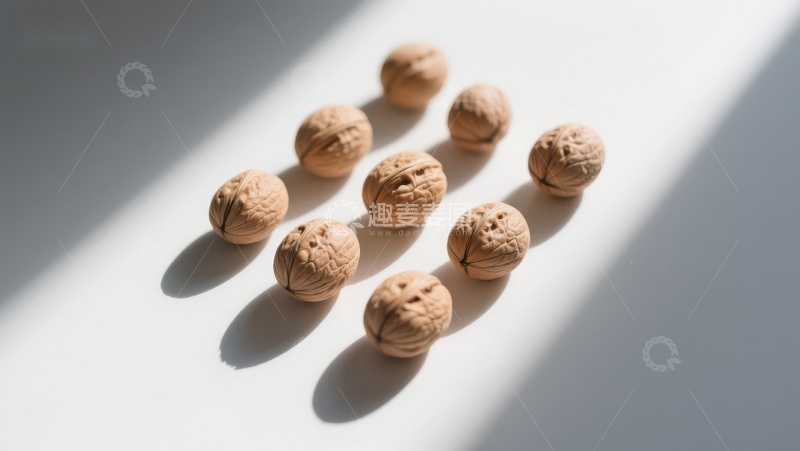 高清大图下载【趣麦麦图】阳光下的核桃排列