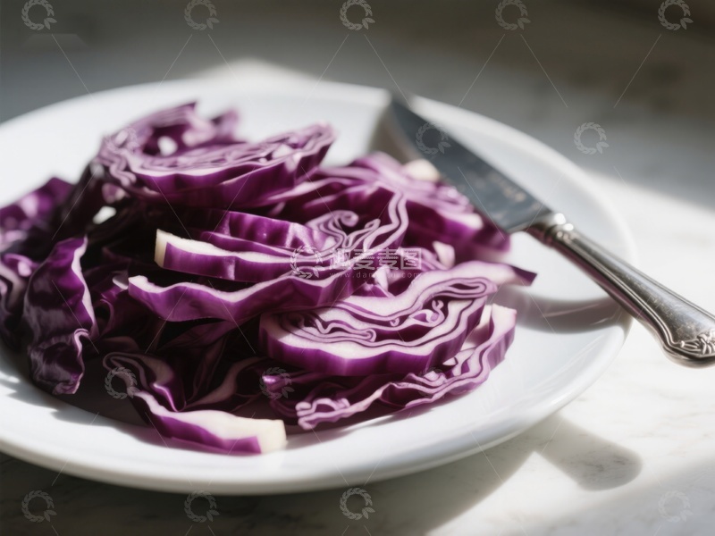 高清大图下载【趣麦麦图】切片紫甘蓝置于白色盘中