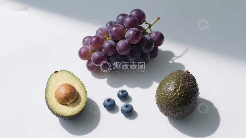 高清大图下载【趣麦麦图】新鲜水果组合：葡萄、蓝莓与牛油果