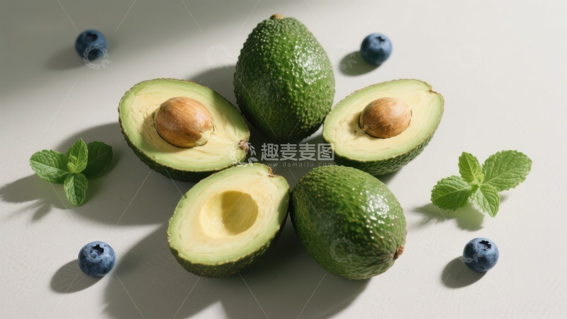 高清大图下载【趣麦麦图】新鲜牛油果与蓝莓的健康组合