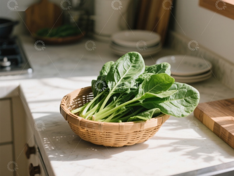 高清大图下载【趣麦麦图】厨房台面上的绿色蔬菜篮