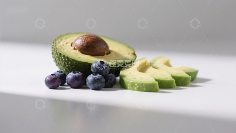 高清大图下载【趣麦麦图】切开的牛油果与蓝莓