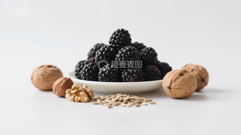 高清大图下载【趣麦麦图】黑莓与坚果的健康组合