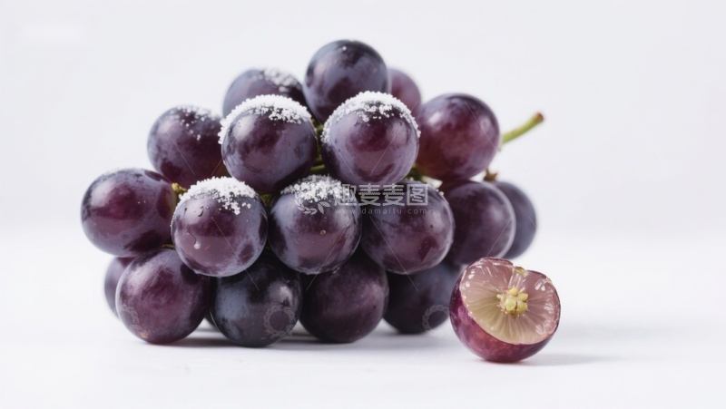 高清大图下载【趣麦麦图】新鲜紫葡萄，一颗切开展示内部