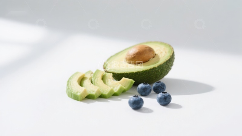 高清大图下载【趣麦麦图】切开的牛油果与蓝莓