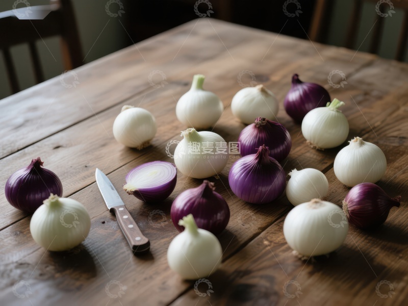 高清大图下载【趣麦麦图】各式洋葱整齐排列于木质桌面