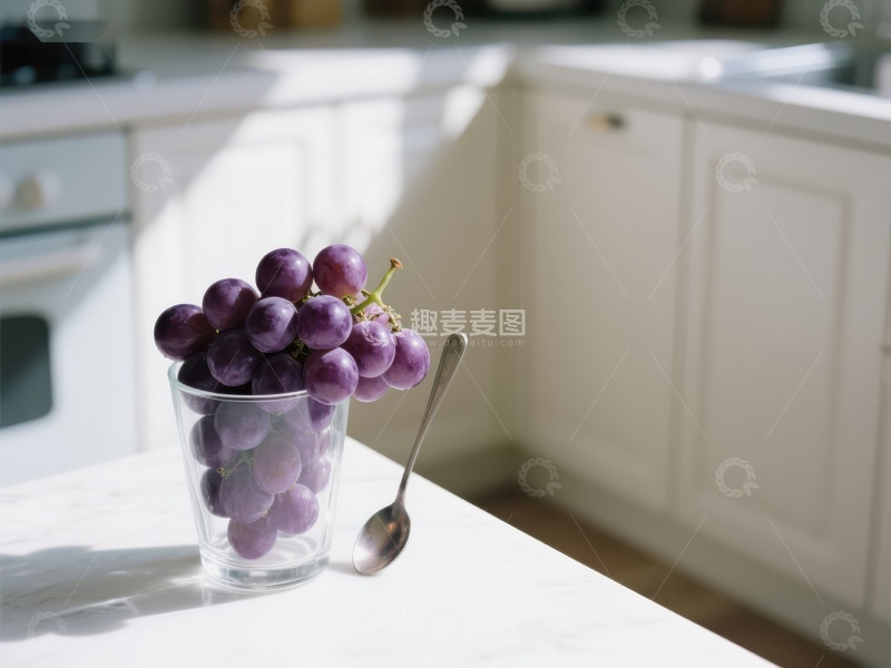 高清大图下载【趣麦麦图】阳光下的葡萄杯