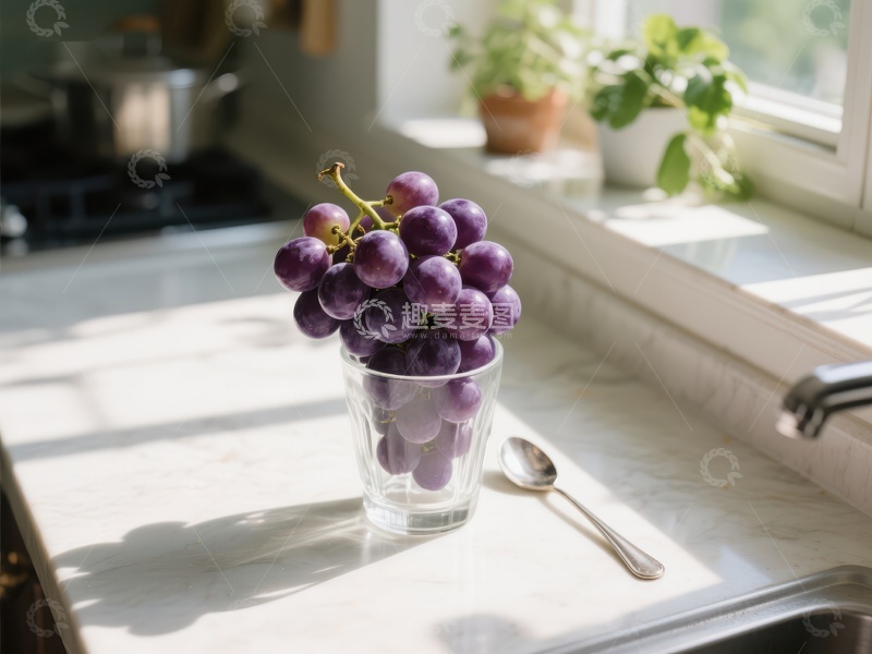 高清大图下载【趣麦麦图】阳光下的葡萄杯