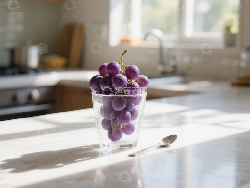 高清大图下载【趣麦麦图】阳光下的葡萄杯