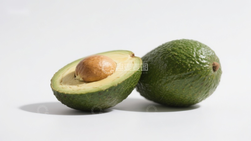 高清大图下载【趣麦麦图】新鲜牛油果，一半切开展示果核